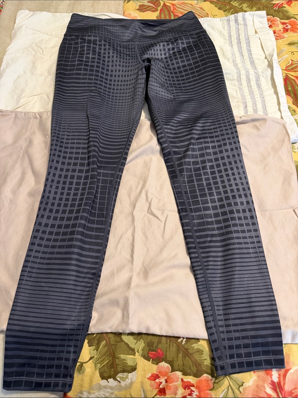 Nike women’s Dark Gray Grid-Print Joggers